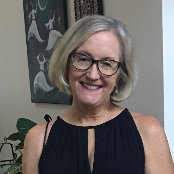 Meet your Posher, Debbie - Picture 2 of 3